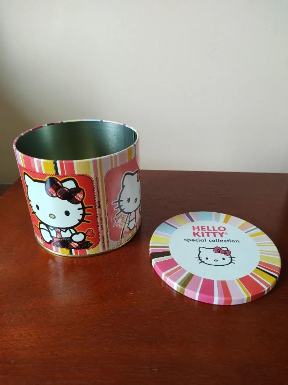 Lata Hello Kitty- Special Collection- Sanrio 2008 - Foto 3