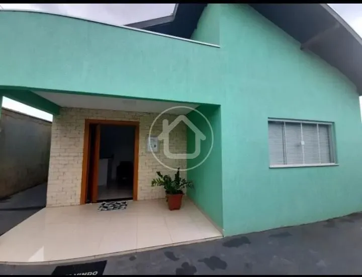 CASA COM 3 DORMITORIOS SENDO 1 SUITE