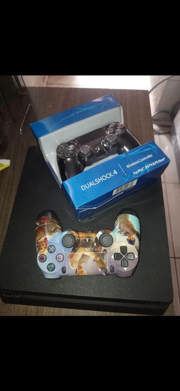 Playstation 4 com controle DualShock 4