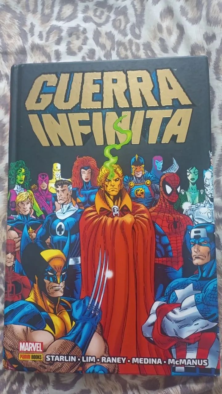 Livros em ótimos estado. Vendo 4 livros/HQ em ótimo estado, ideal