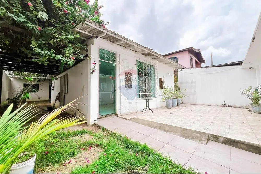 Casa com 03 Quartos, em rua fechada no COPHASA