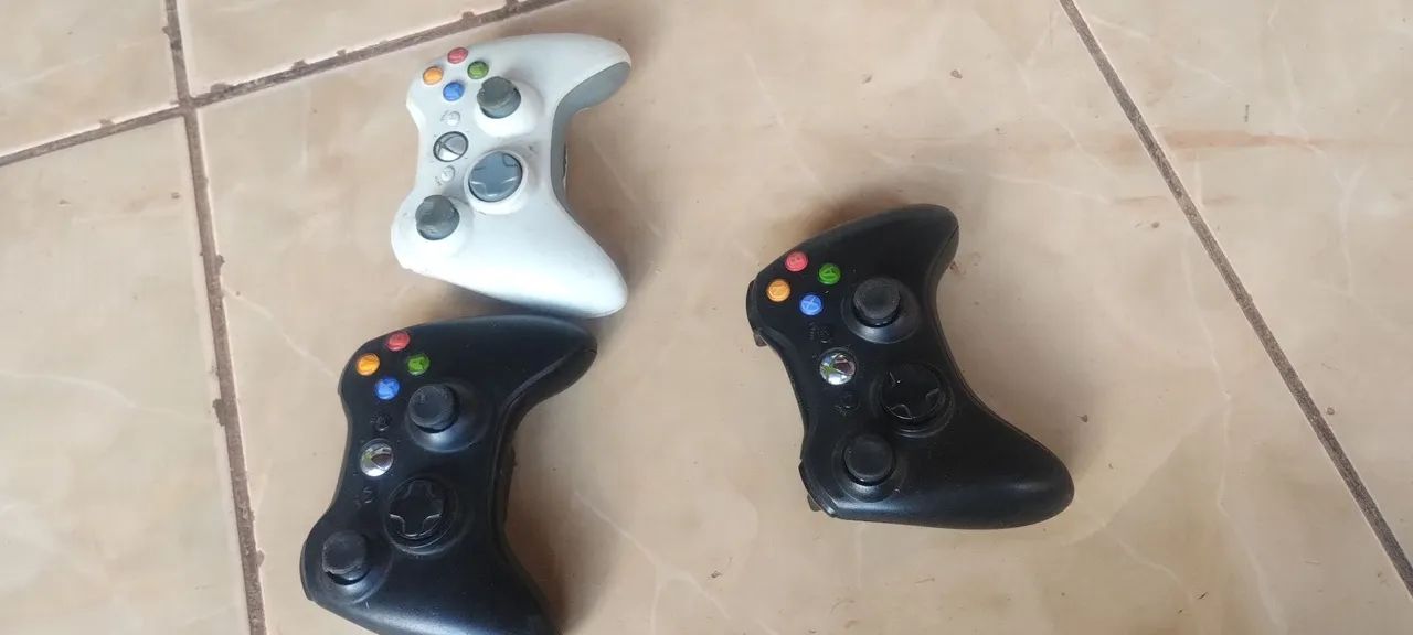 3 Controles Xbox 360 - Foto 3