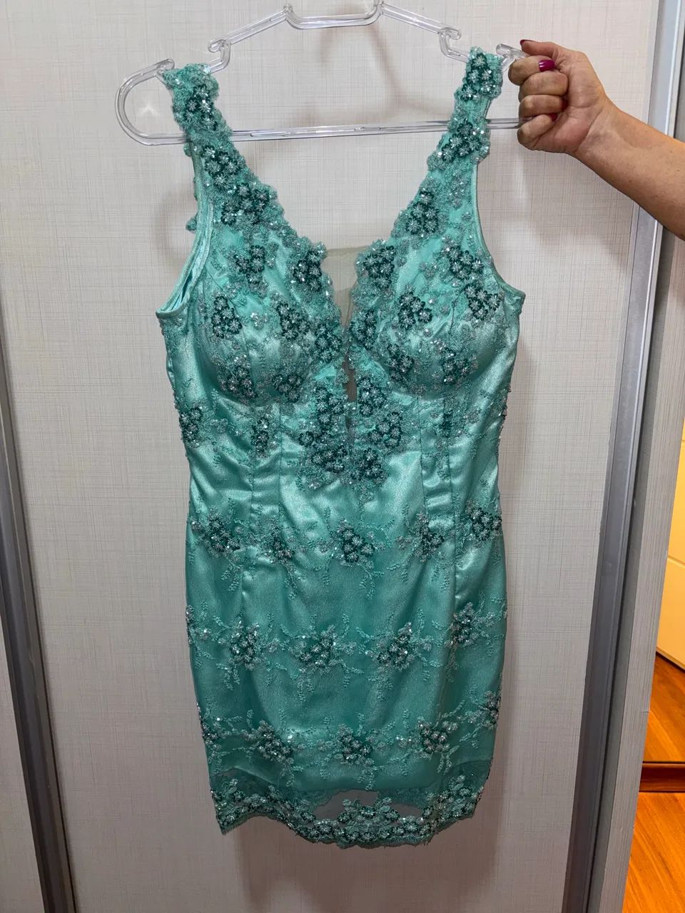 VESTIDO VERDE ÁGUA PEDRARIAS
