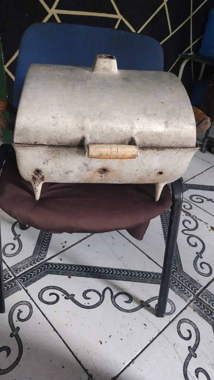 Churrasqueira portátil antiga