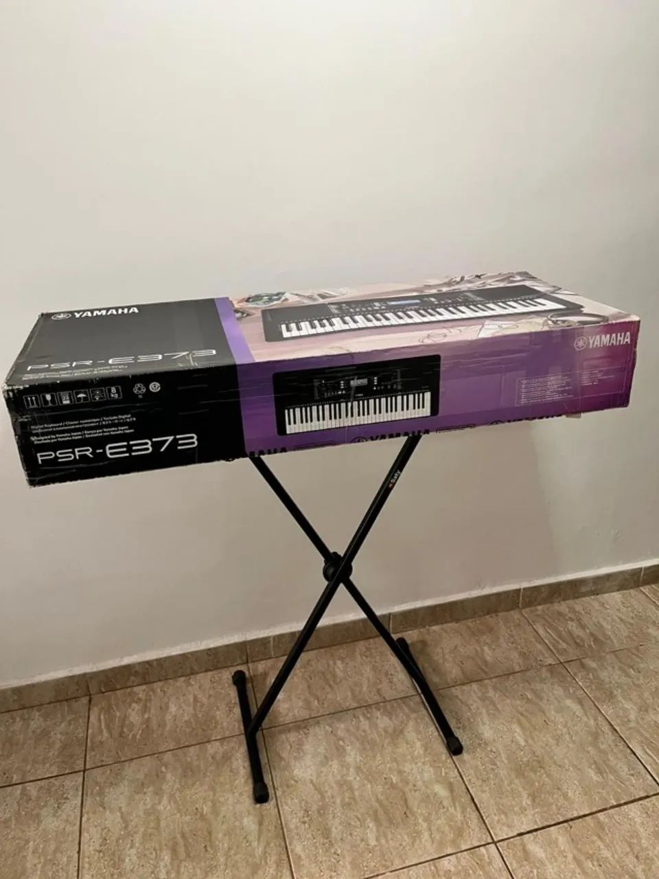 TECLADO ARRANJADOR YAMAHA PSR E373 NA CAIXA SEM USO + SUPORTE E CAPA DE PROTEÇÃO - Foto 2