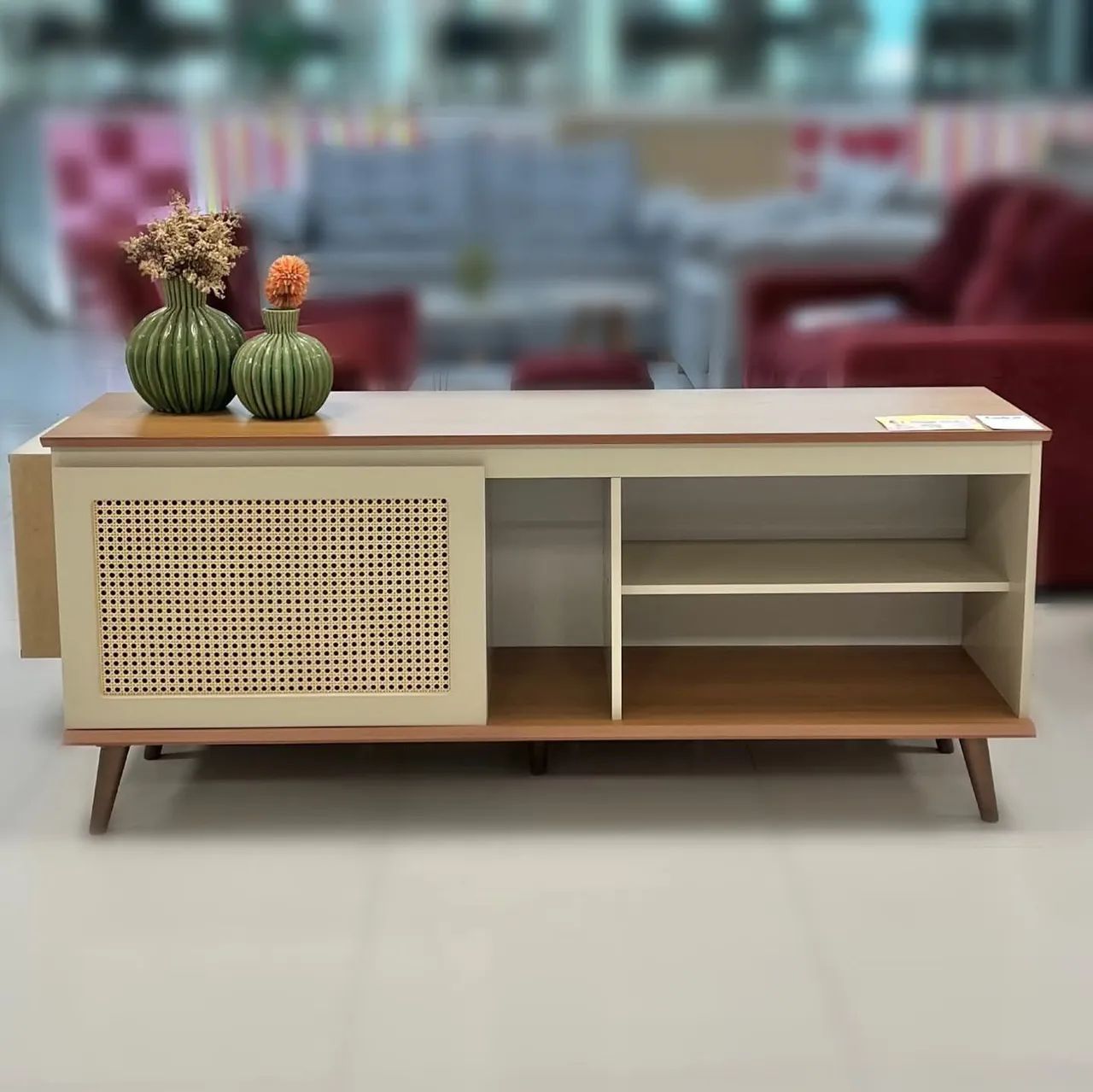 Rack Camille 100% MDF Tuboarte 1 Porta 3 Nichos e Pés Estilo Retrô