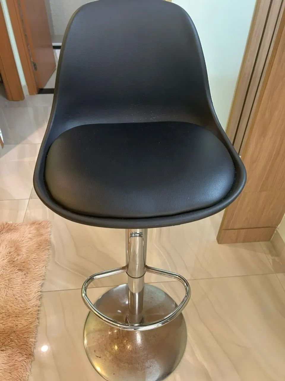 Banquetas Altas Giratórias com Encosto - Kit com 2 unidades - Foto 4