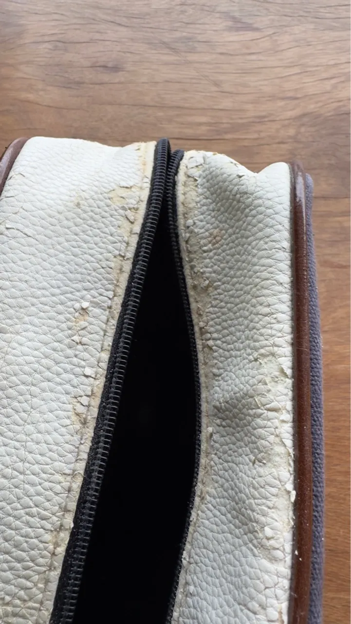Necessaire Branca Couro Sintético