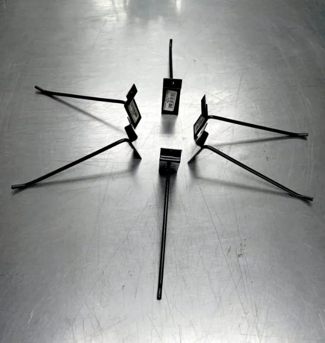 Gancho p/ Parede Canaletada Preto 15cm