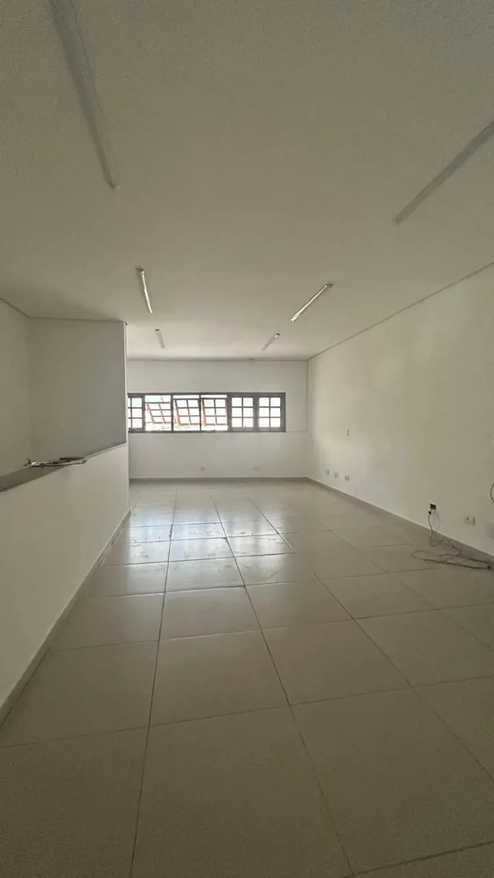 Alugo sala comercial próximo à Estrada de Itapecerica , em frente ao hospital Campo Limpo.