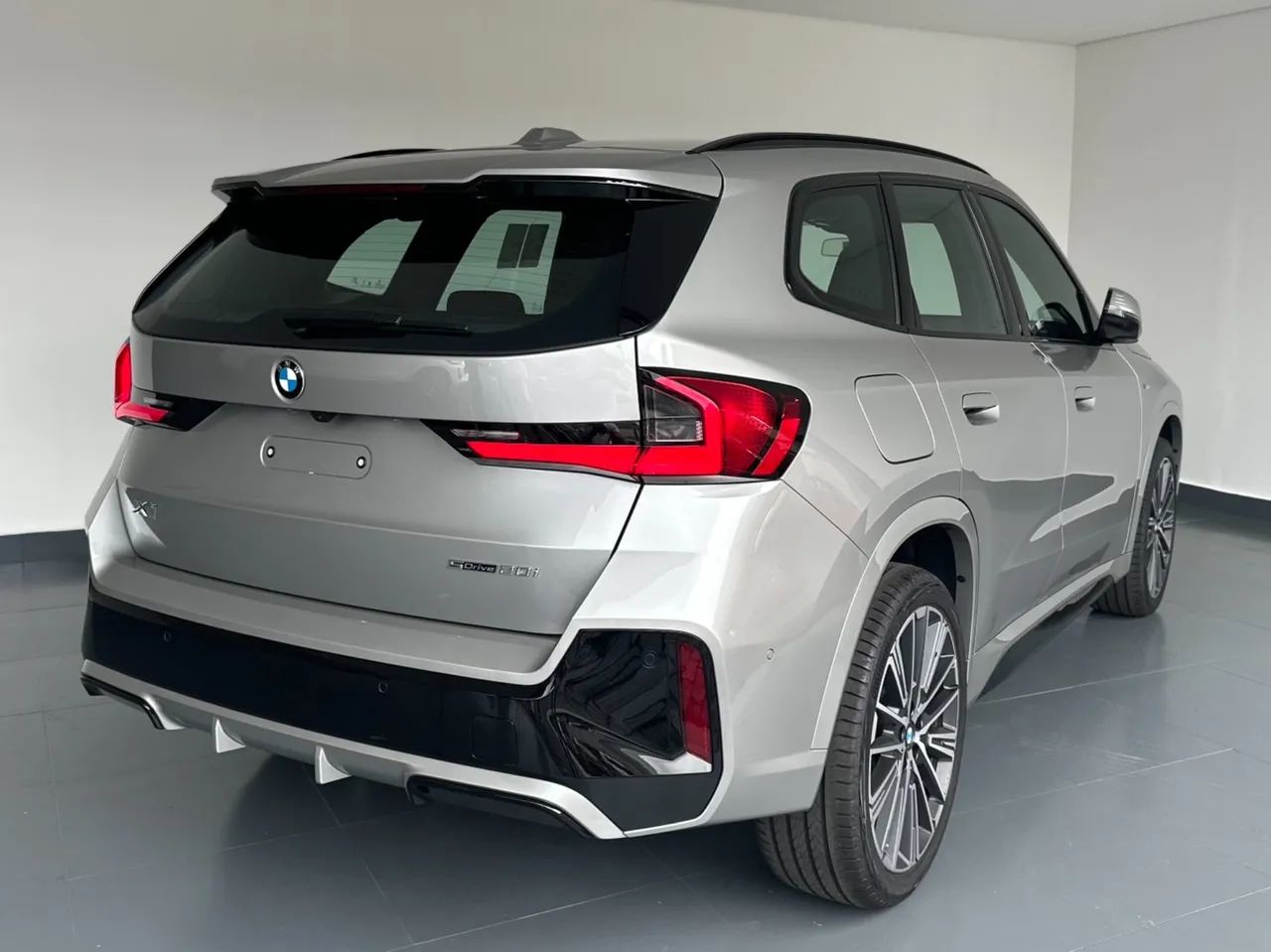 Bmw X1 2.0 16v Turbo Gasolina Sdrive20i M Sport Steptronic Cinza 2025 - Foto 4