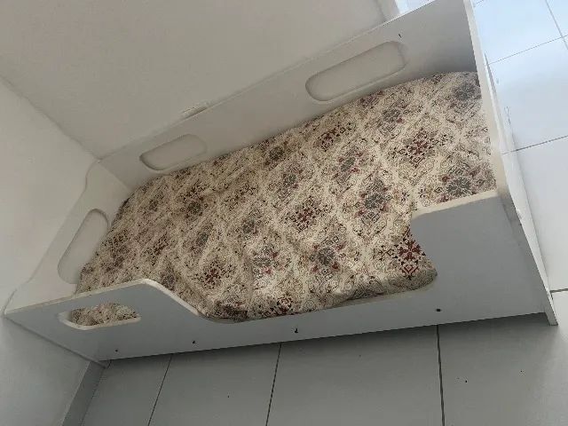 Cama montessoriana infantil