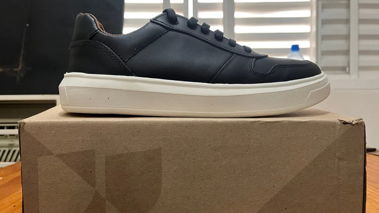 Tênis Preto com Solado Branco - Novo!