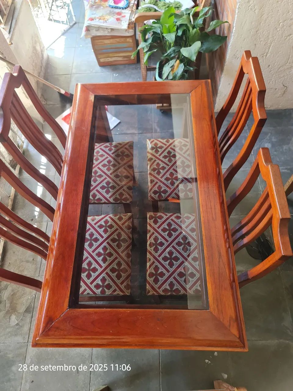 Mesa de Jantar com 4 cadeiras. 64317063077506121