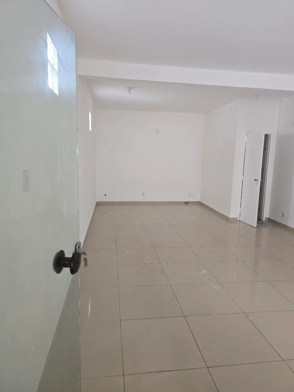 Aluga-se sala comercial na Liberdade