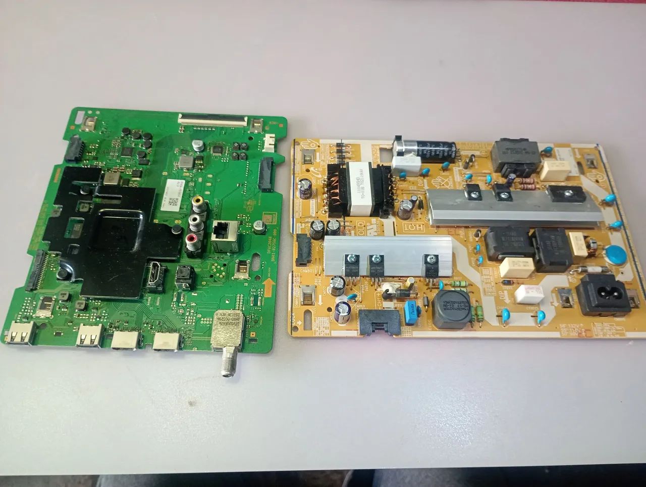 placa principal e fonte tv un50tu8000g funcionando perfeitamente 