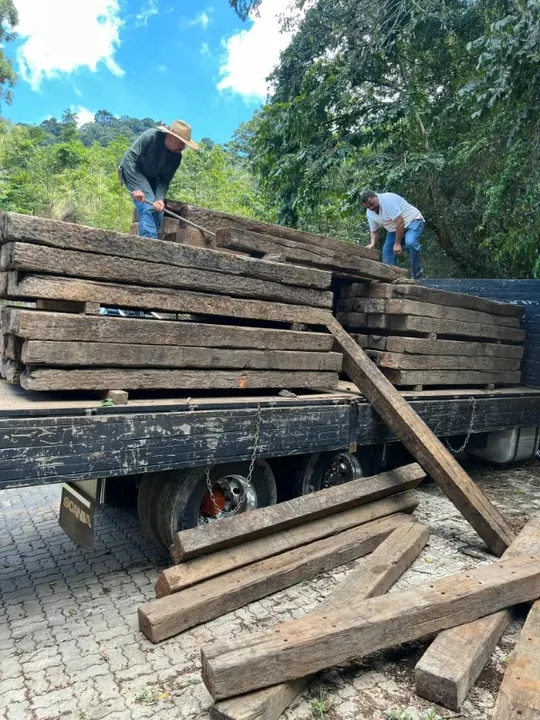 Dormentes de madeira em OFERTA ! Aproveite !