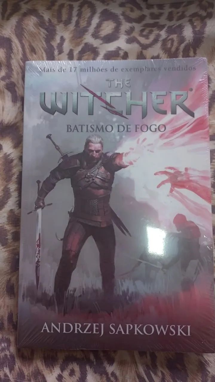 Livros em ótimos estado. Vendo 4 livros/HQ em ótimo estado, ideal para colecionadores