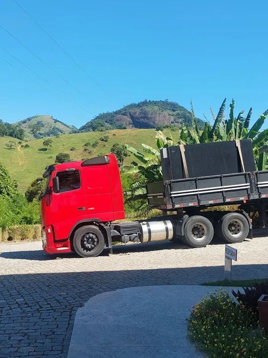 Caminhão Volvo FH 420 engatado carreta graneleira vanderleia.