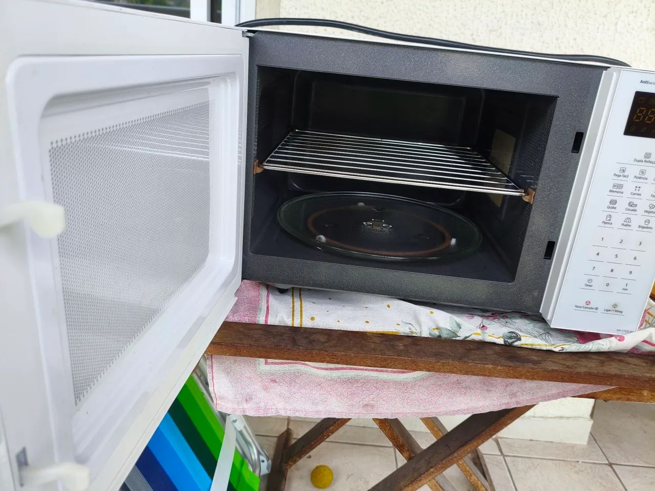 Microondas Panasonic Seminovo nnst65lwrun - Foto 4