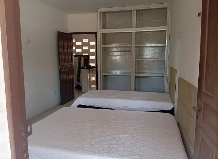 Alugo quarto em hostel camboinha.