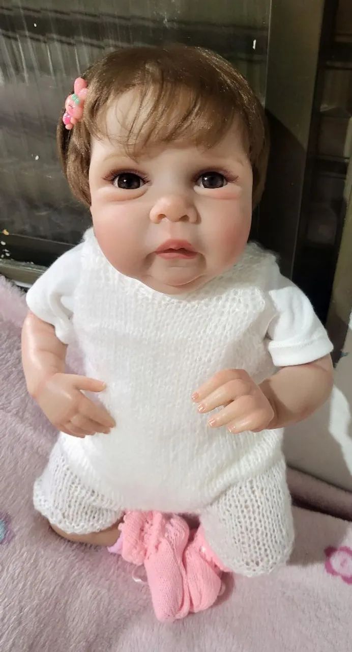 Bebê reborn realista com enxoval 