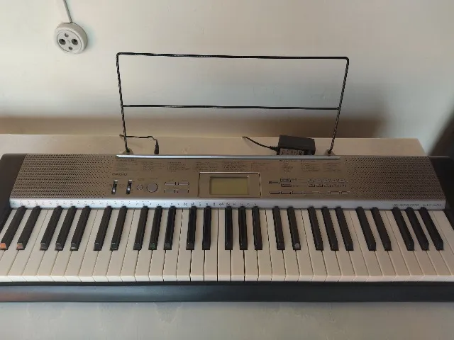 Teclado Casio LK120