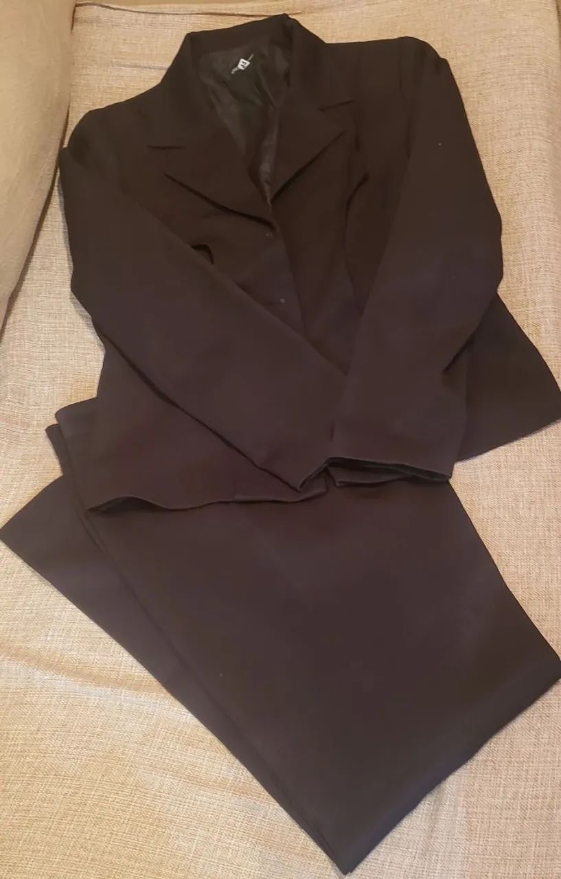 Conjunto de Blazer e Calça - Tam. 44