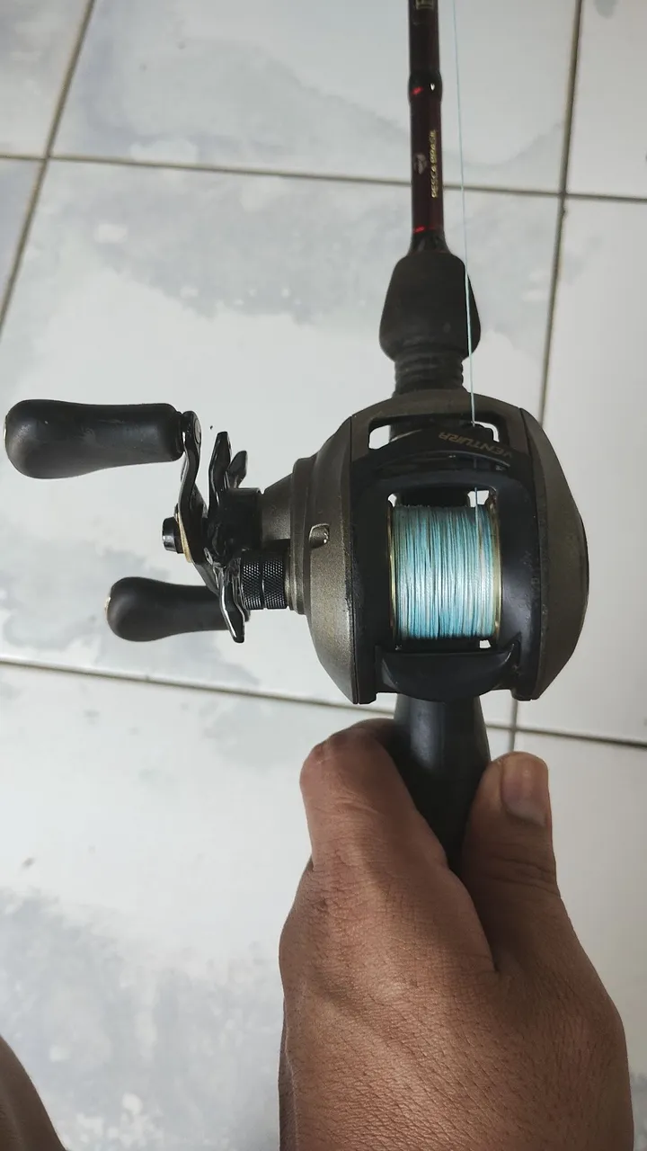 Conjunto de Vara e Carretilha de Pesca