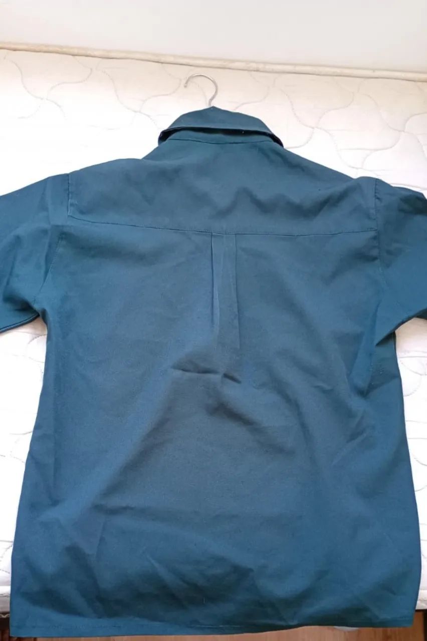 camisa de botão verde  - Foto 2