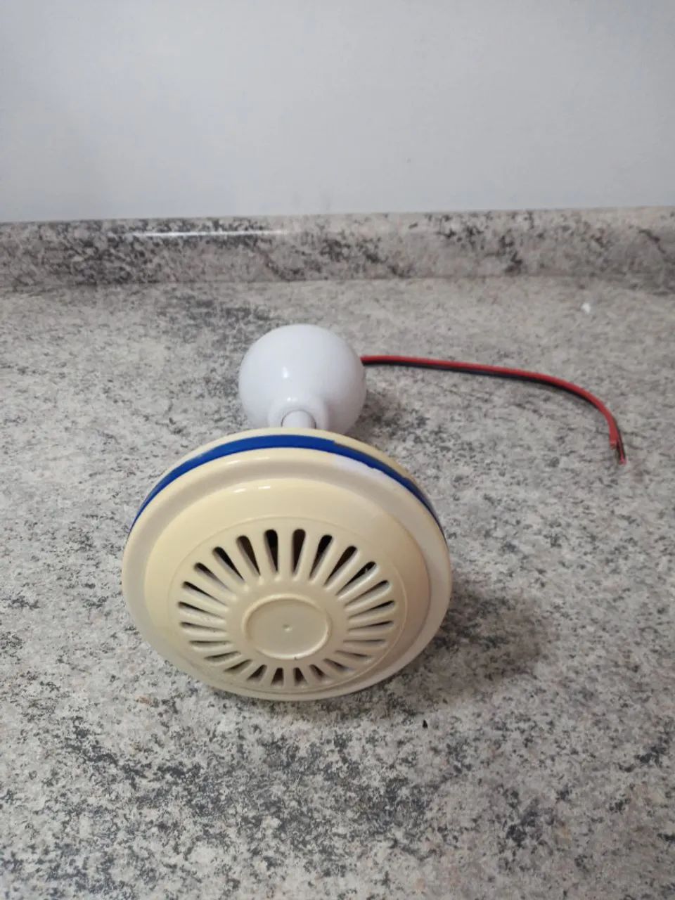Vendo ventilador chinês de teto 12v 6W COM DEFEITO