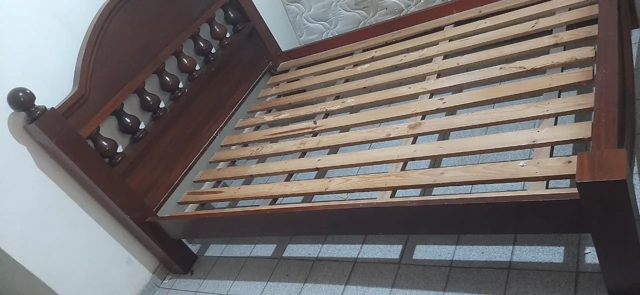 Base de cama casal em madeira massaranduba