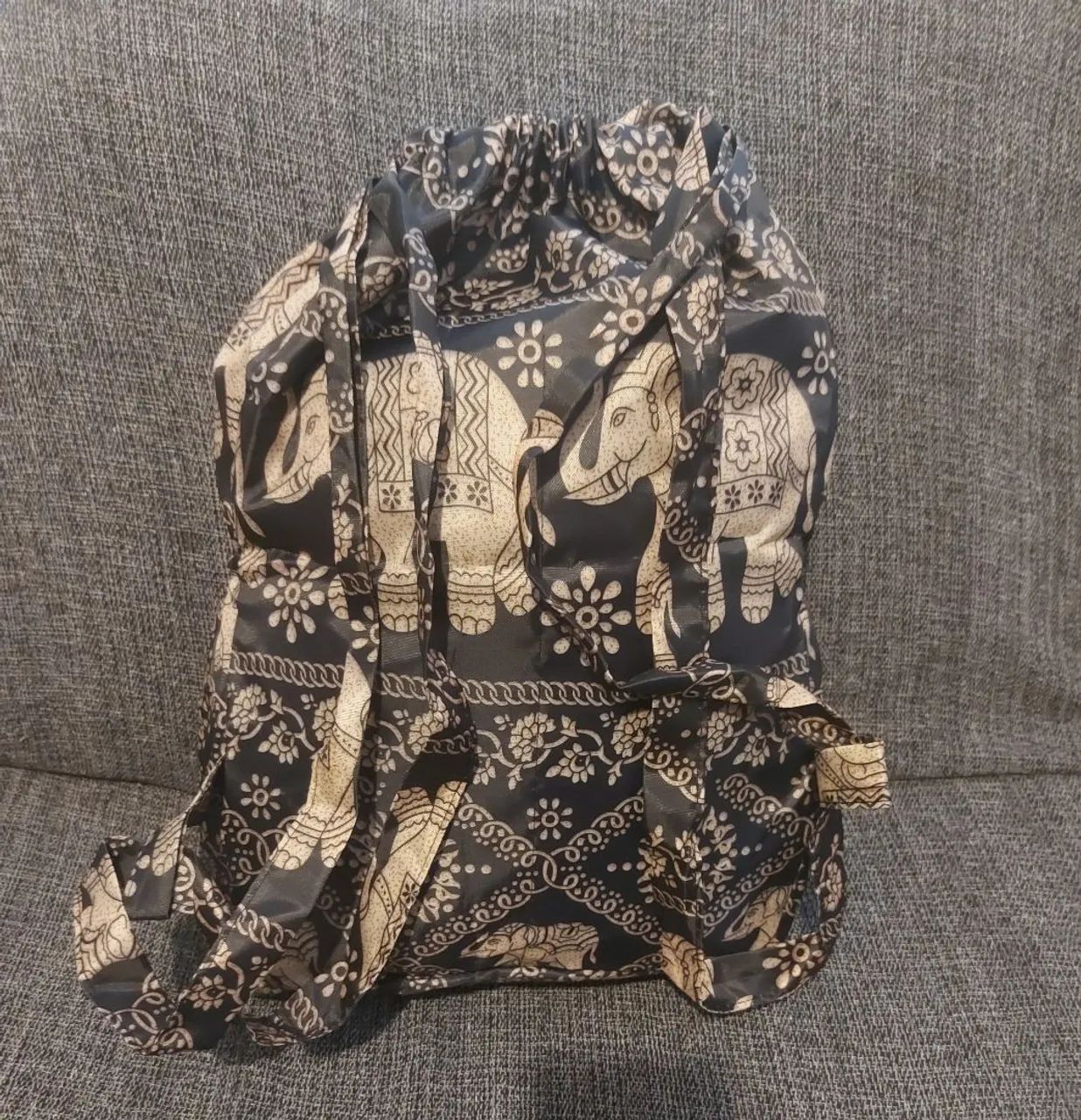 Mochila nylon com estampa de elefantes Nova - Foto 2