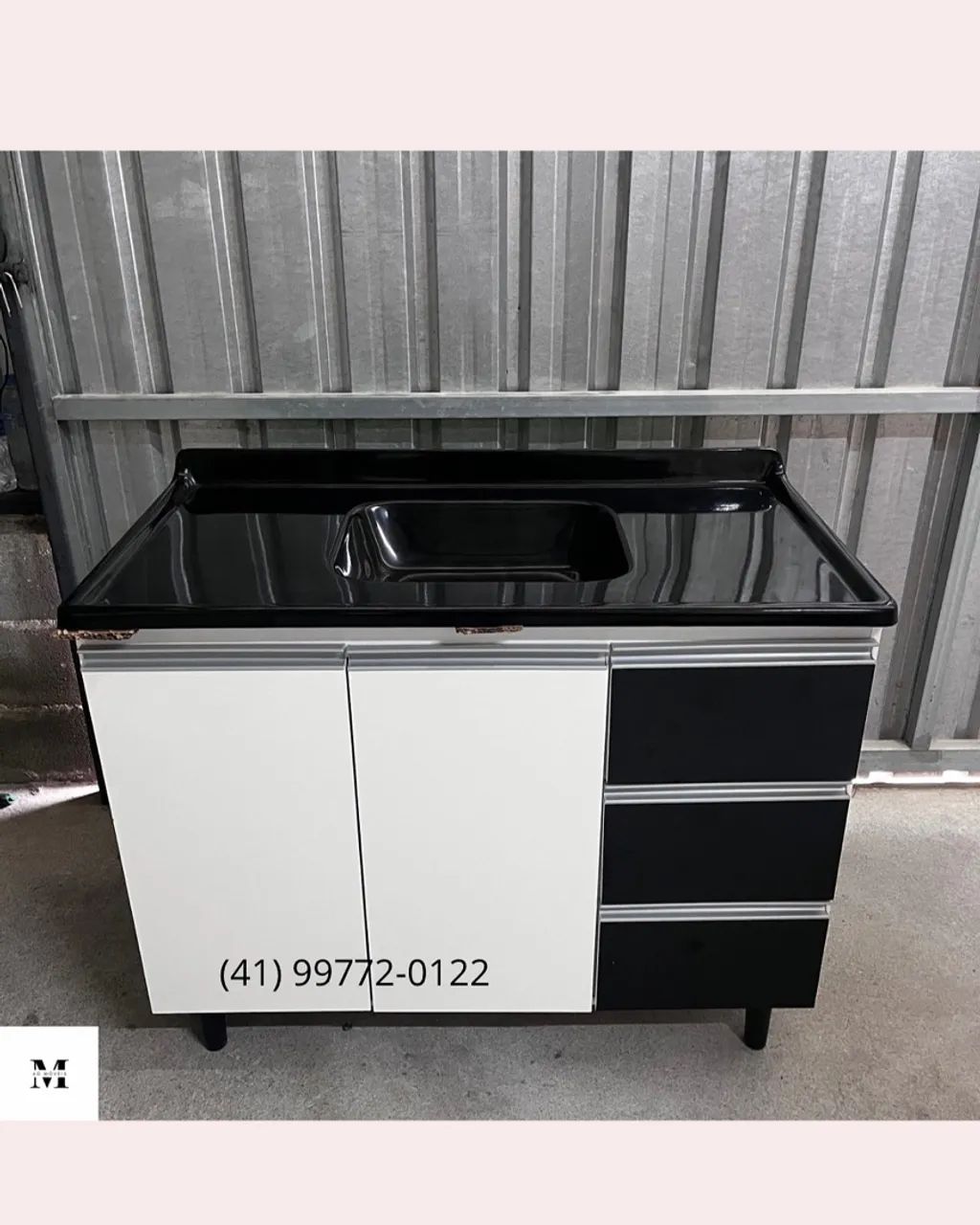 Cuba com Armário Preto e Branco