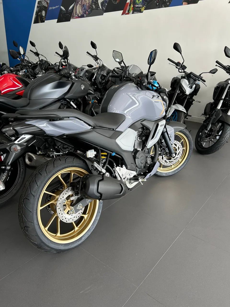 YAMAHA FZ15  - Foto 4