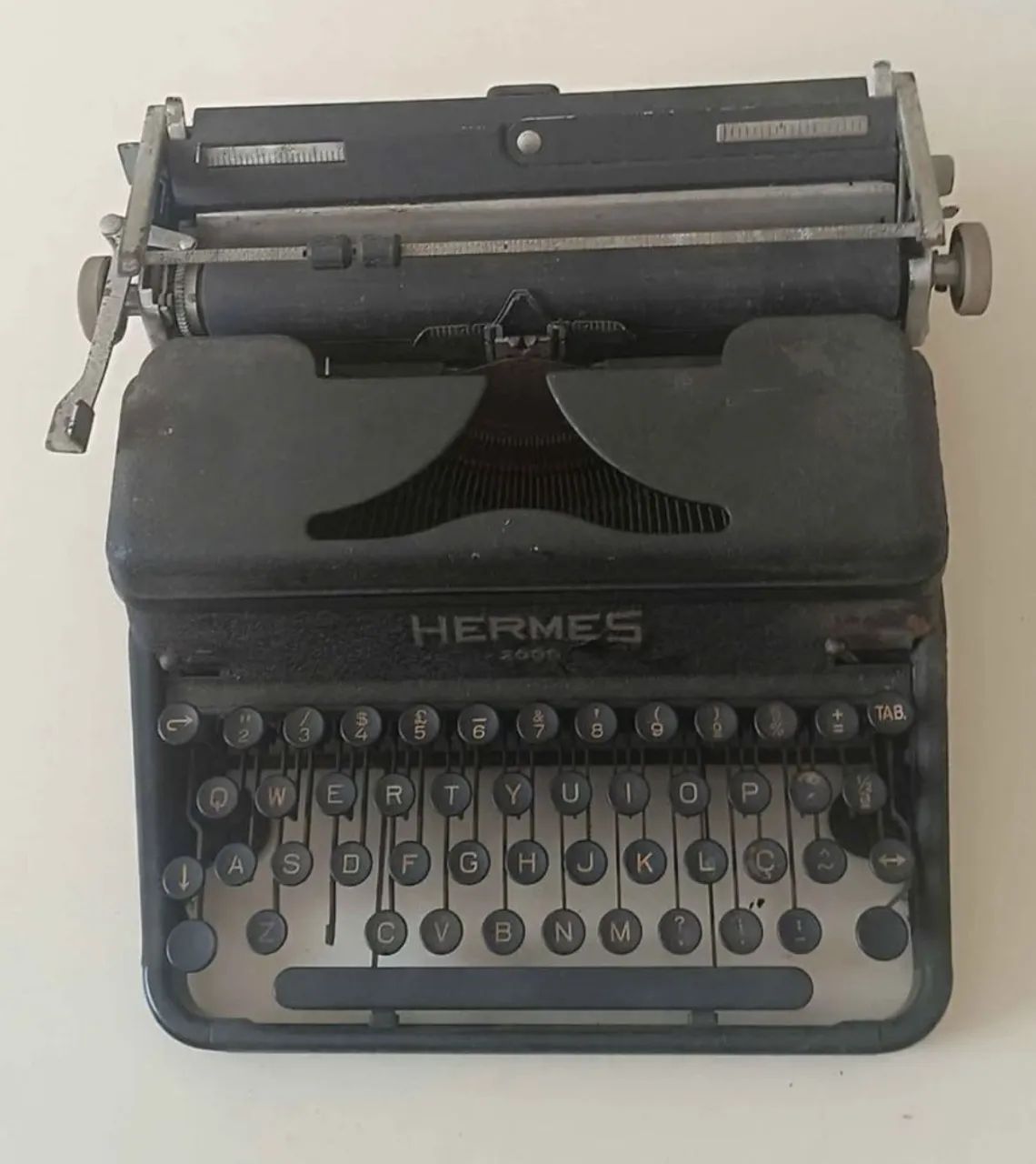 Máquina de escrever Hermes 2000 ( NO ESTADO)