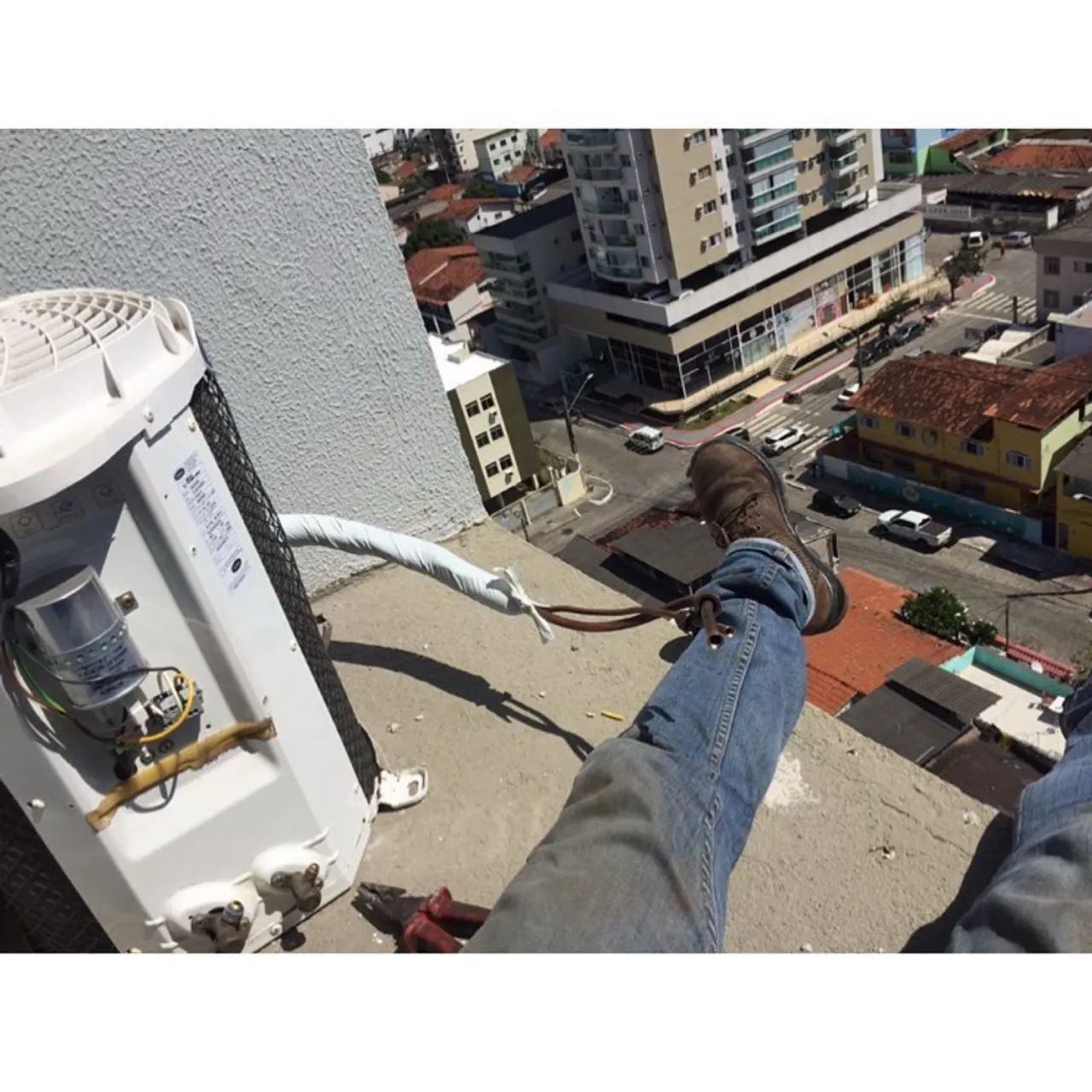 INSTALAÇÃO E MANUTENÇÃO EM AR CONDICIONADO