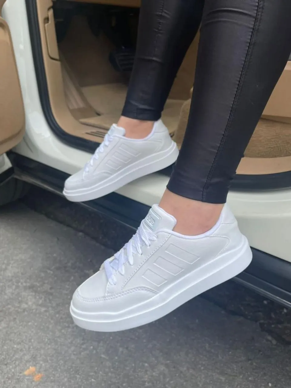 Tênis Branco Casual Feminino Adidas numerações do 34 ao 39