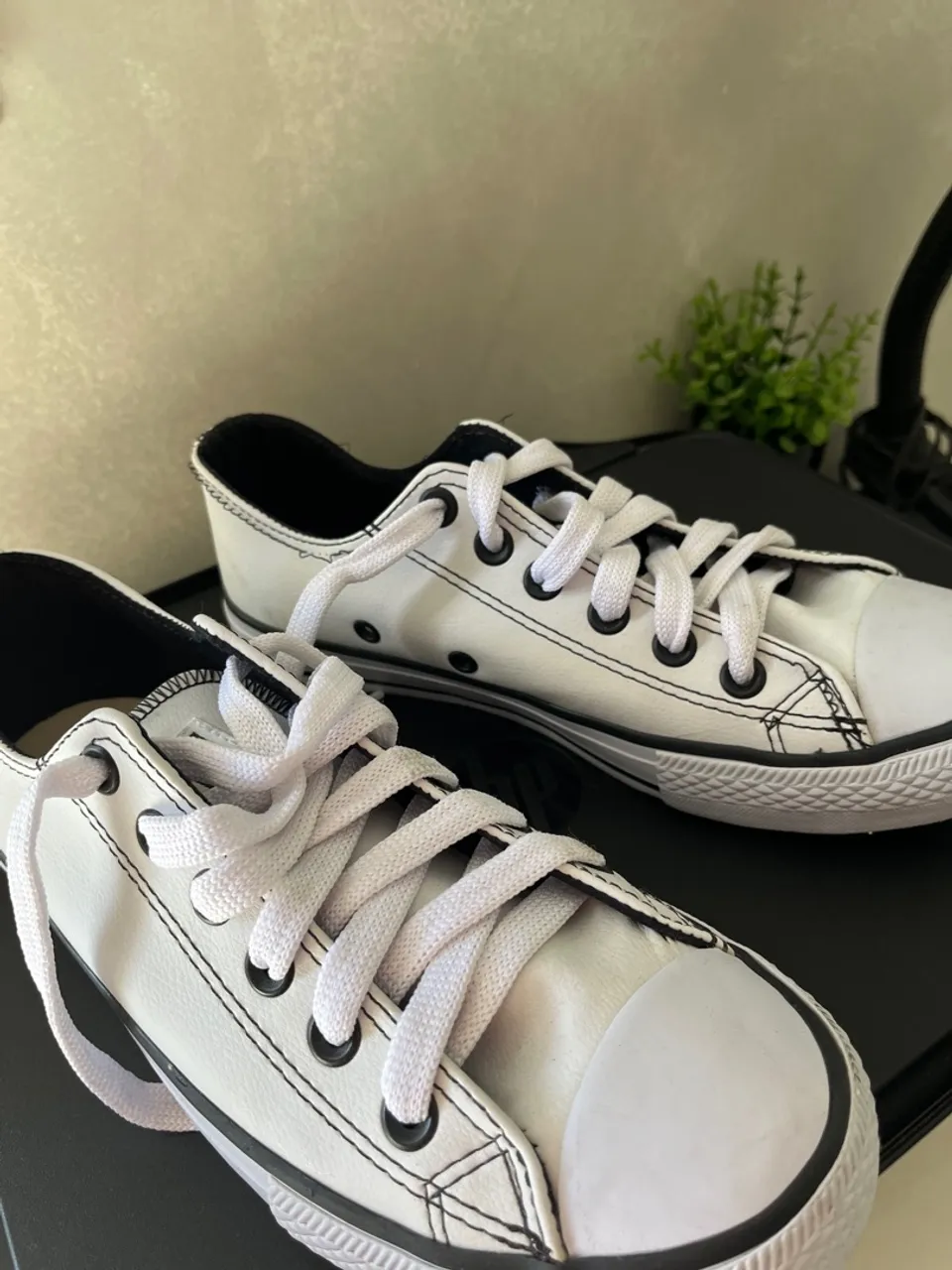 Tênis branco estilo allstar