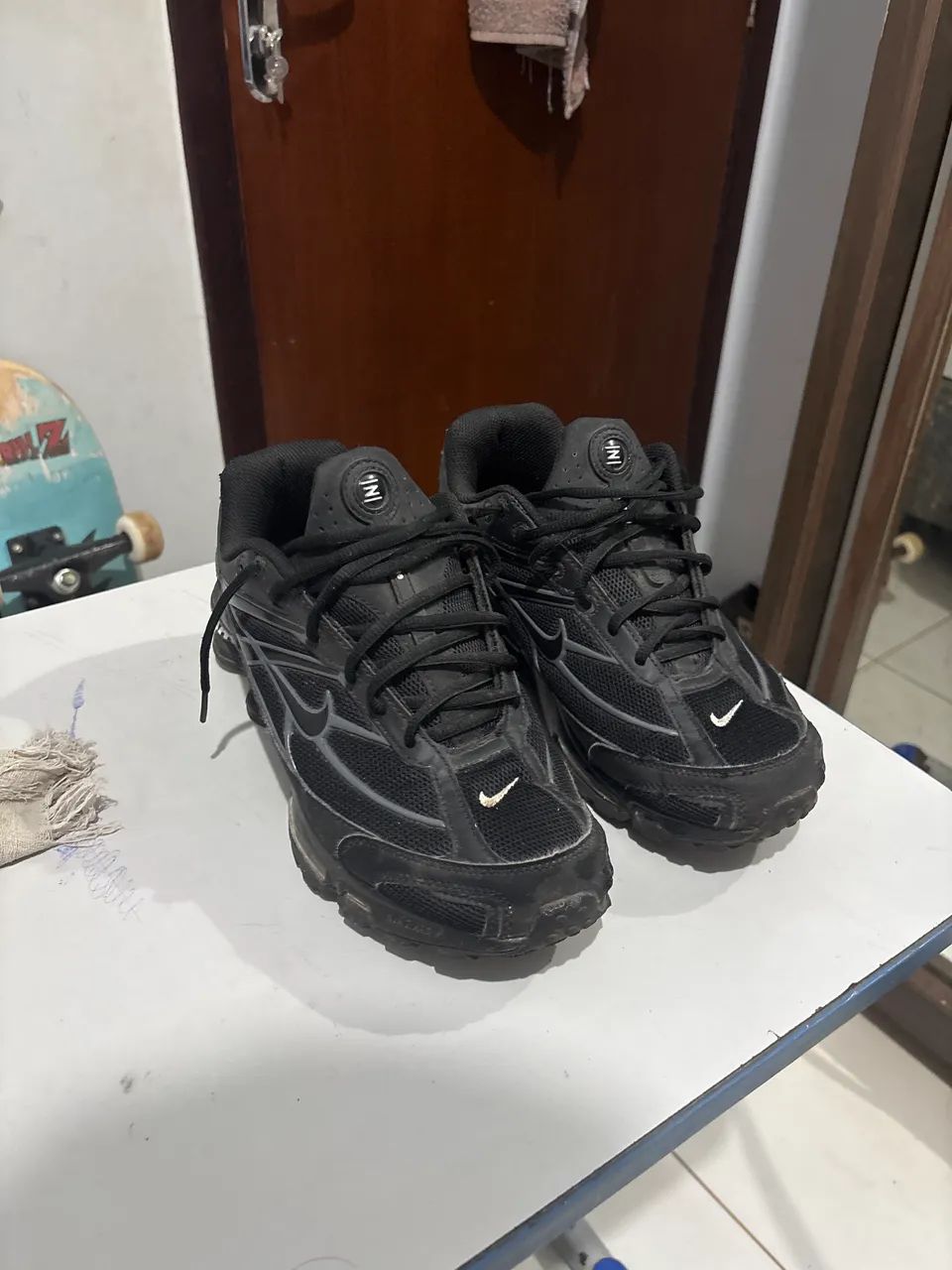 Nike Shox Ride 2 x Supreme na cor preta. 