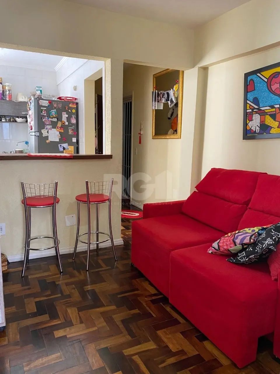 Apartamento com 2 dormitório, living com cozinha americana, área de serviço separada, apar
