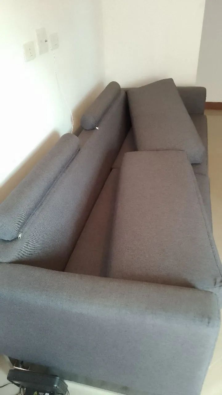 Sofá em Tecido Cinza - 4 Lugares - 2,40m - super conservado e confortável - Foto 5