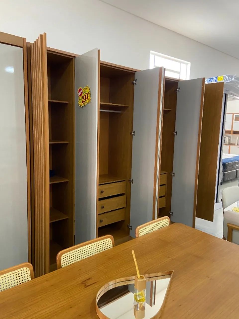 Guarda-Roupa 6 Portas com Gavetas Amplas e Slow Motion - Foto 2