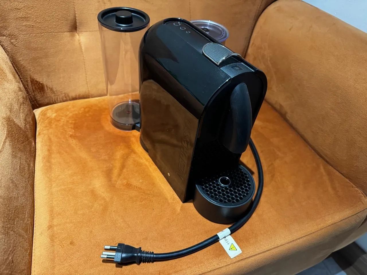 Cafeteira Nespresso - Preta - Seminova com aerotino 