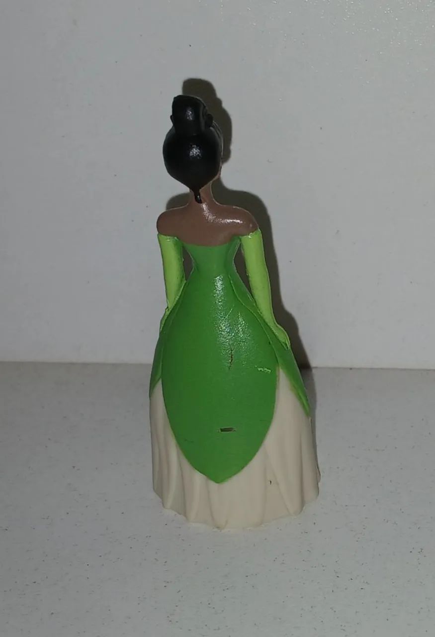 BONECO DISNEY MINIATURA TIANA A PRINCESA E O SAPO ORIGINAL - Foto 2