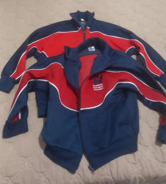Blusa de frio escolar tamanho 06 kit 2 peças usadas.