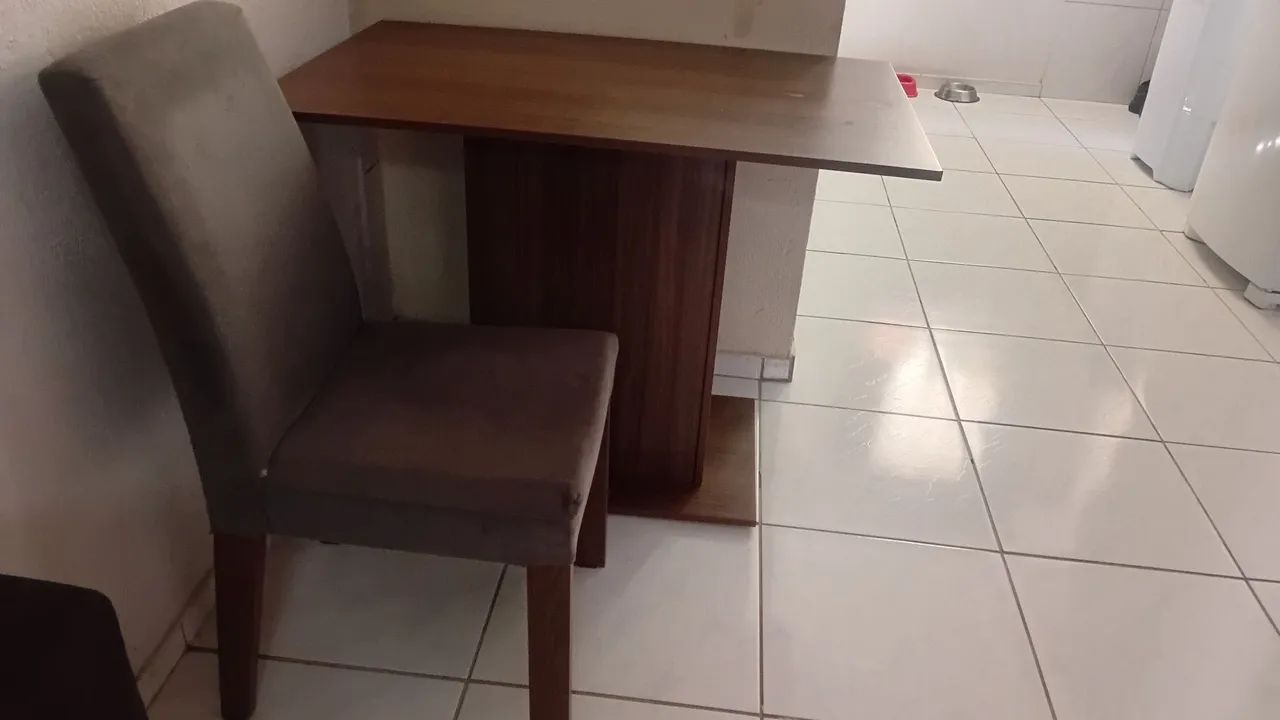 Vento mesa com a cadeira madeza 