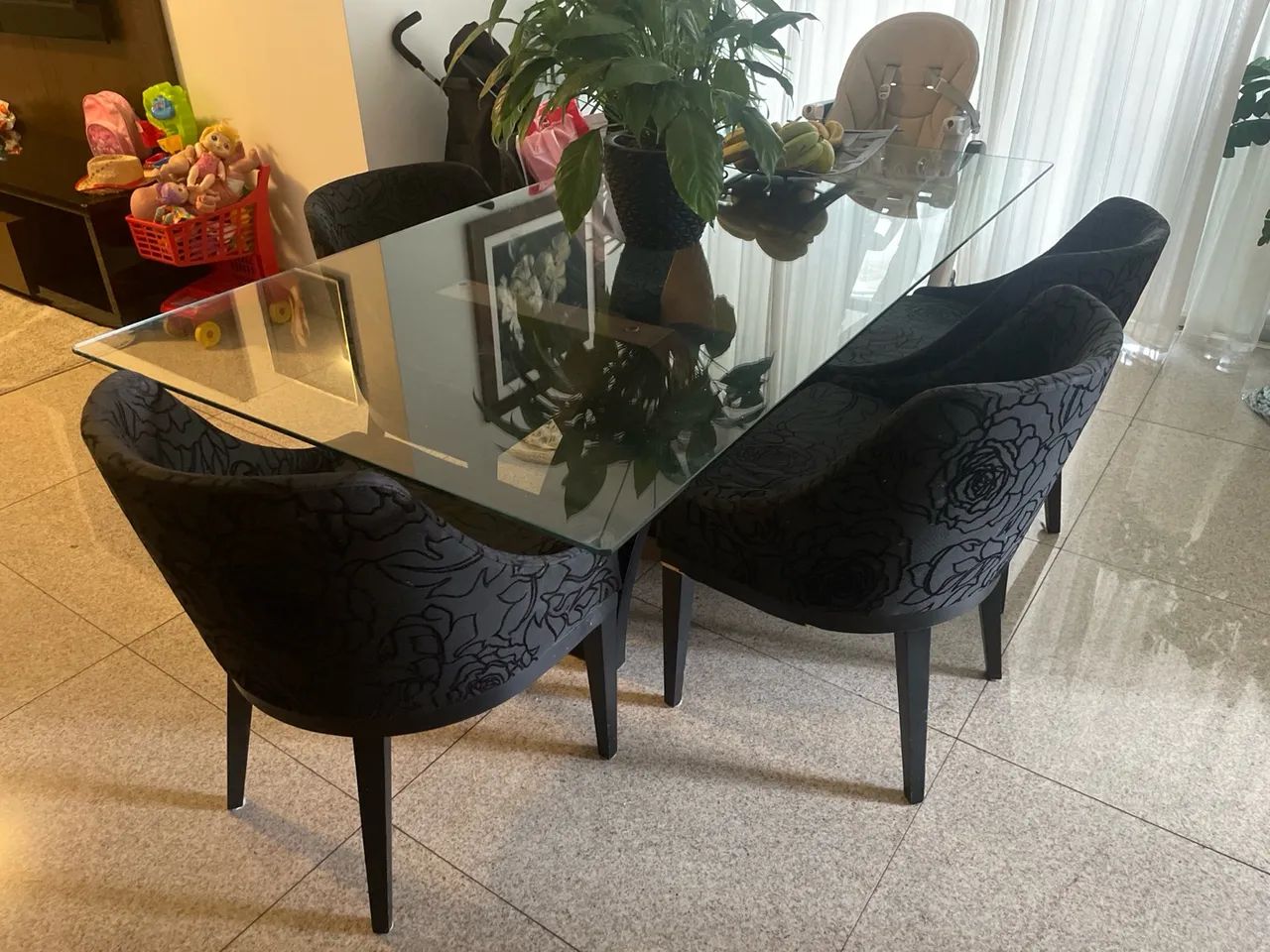 Mesa com 6 cadeiras 
