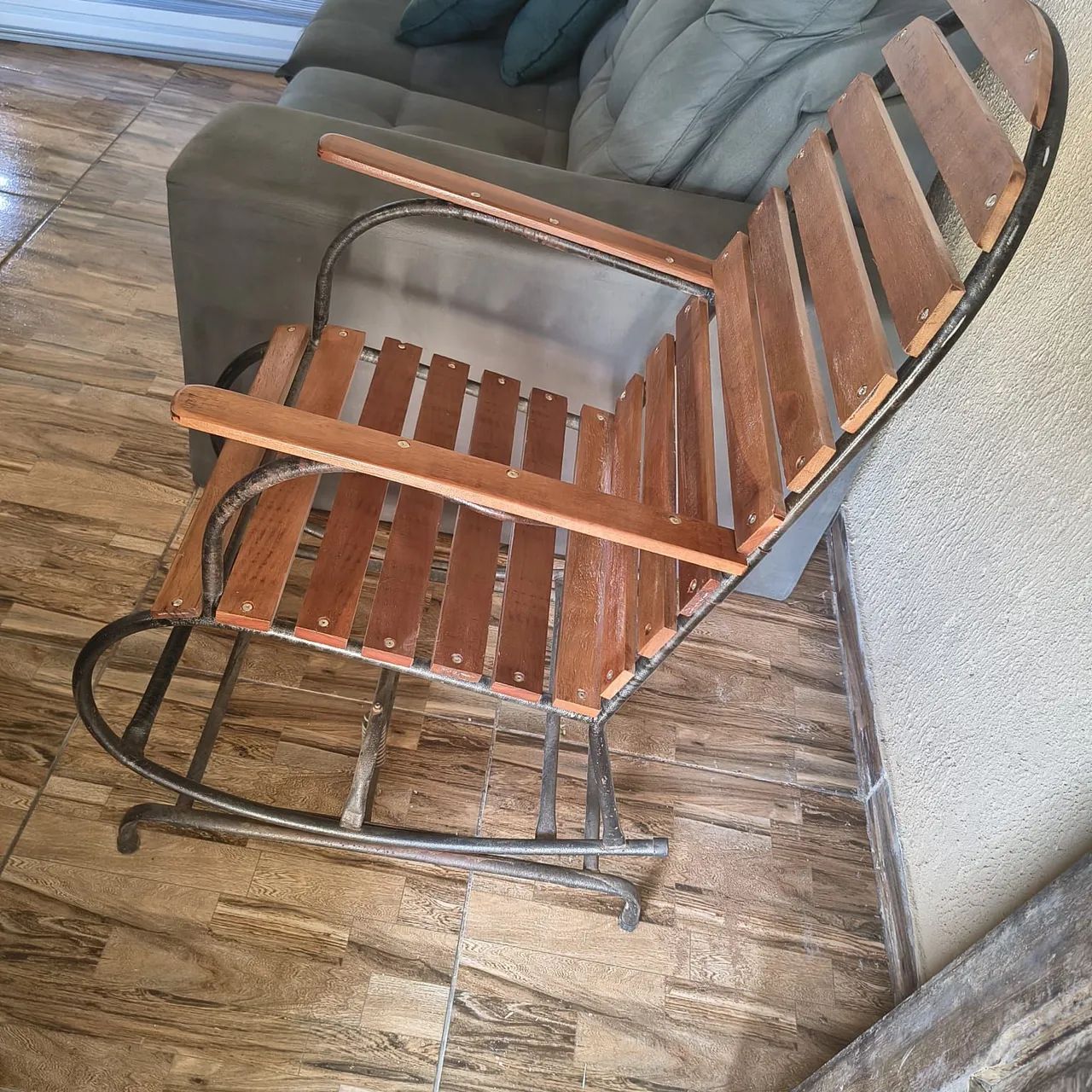 Vendo essa cadeira de balanço linda  - Foto 2