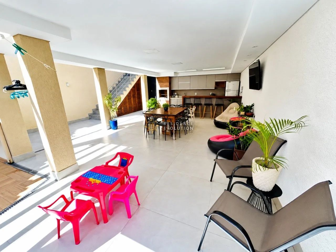 Casa com 3 quartos, suíte e 2 vagas - Santa Mônica - Foto 2